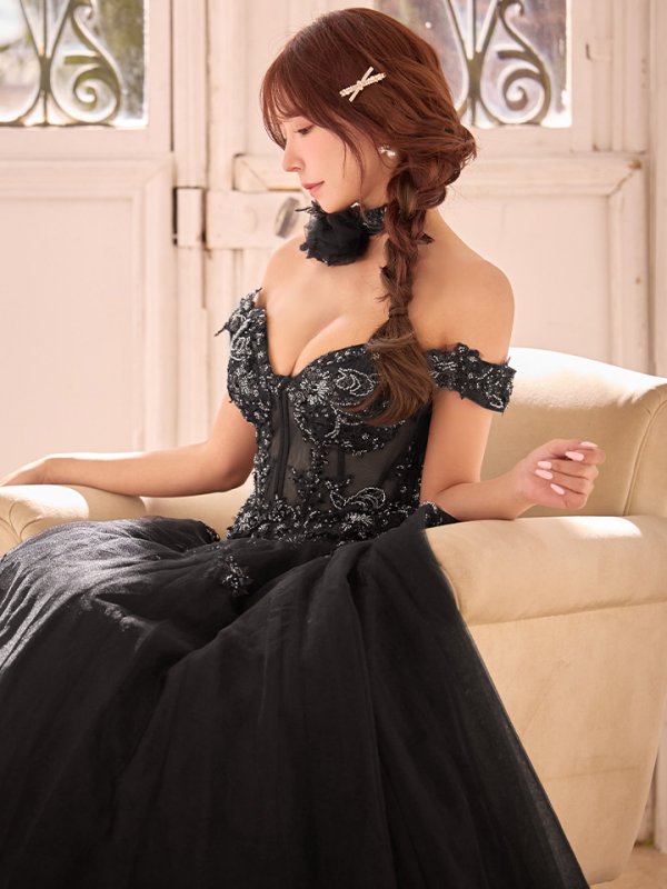 ブラック　モデル：三上悠亜　身長：159cm　着用サイズ：Sサイズ