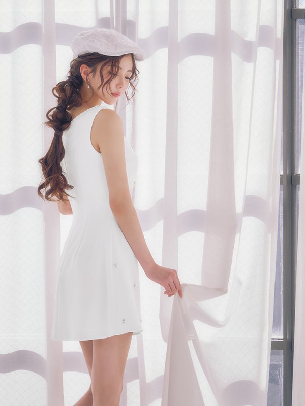 ホワイト　モデル：せいは　身長：160cm　着用サイズ：Sサイズ