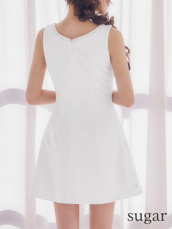 ホワイト　モデル：せいは　身長：160cm　着用サイズ：Sサイズ