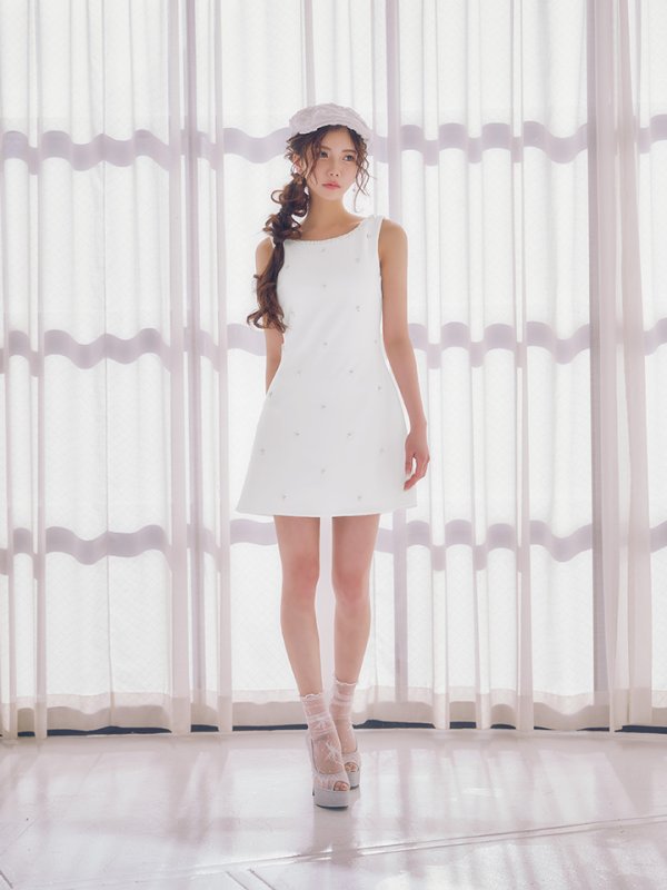 ホワイト　モデル：せいは　身長：160cm　着用サイズ：Sサイズ