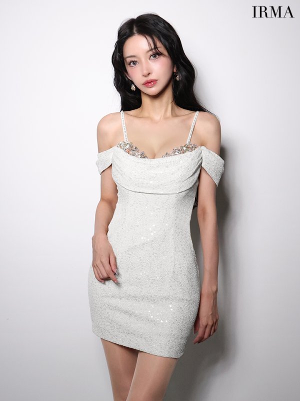 ホワイト モデル：まおちゃる　身長：158cm　着用サイズ：Sサイズ