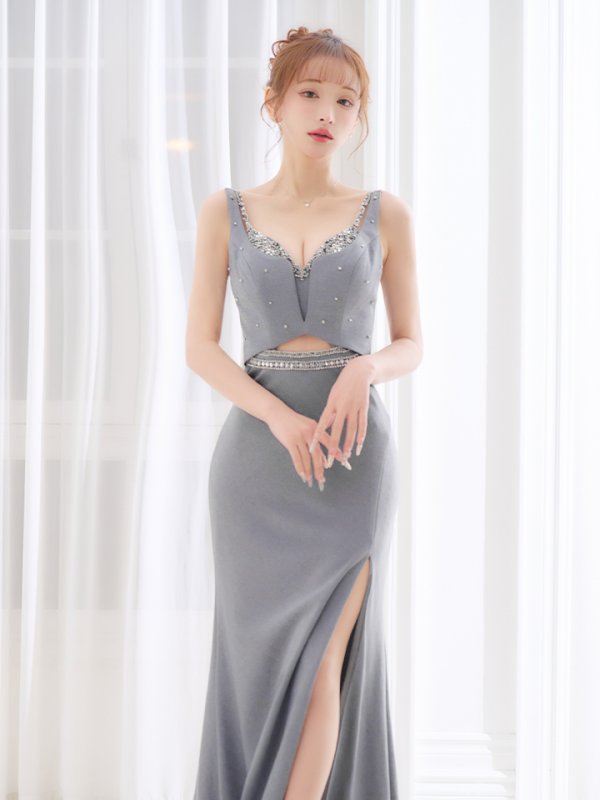 グレー モデル：真優川咲　身長：158cm　着用サイズ：Sサイズ