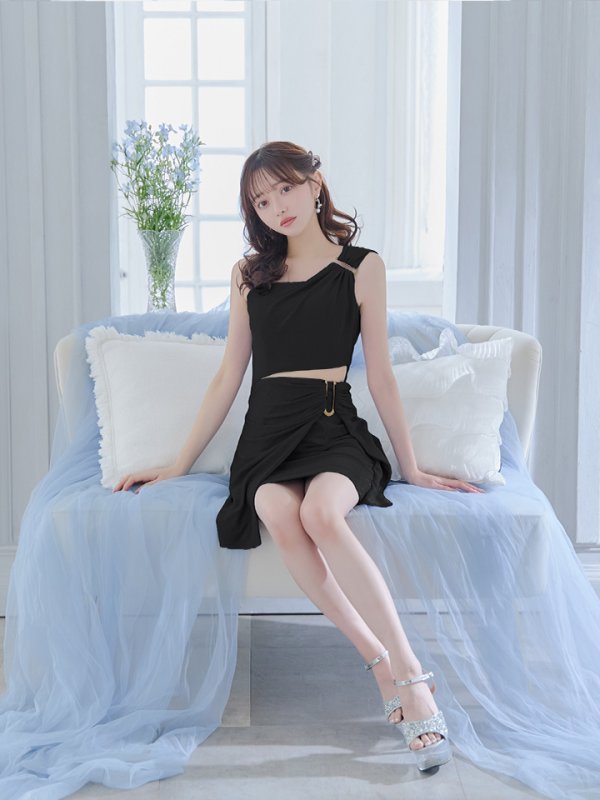 ブラック モデル:羽澄まり 身長:158cm 着用サイズ:Sサイズ