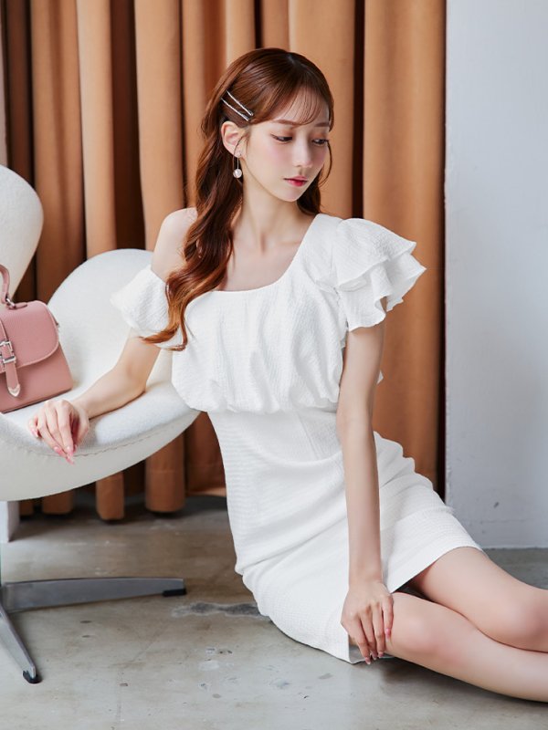 ホワイト　モデル：あすか　身長：170cm　着用サイズ：Sサイズ