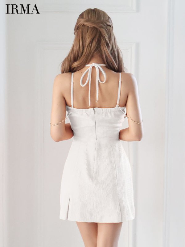 ホワイト モデル：如月れい　身長：156cm　着用サイズ：Sサイズ