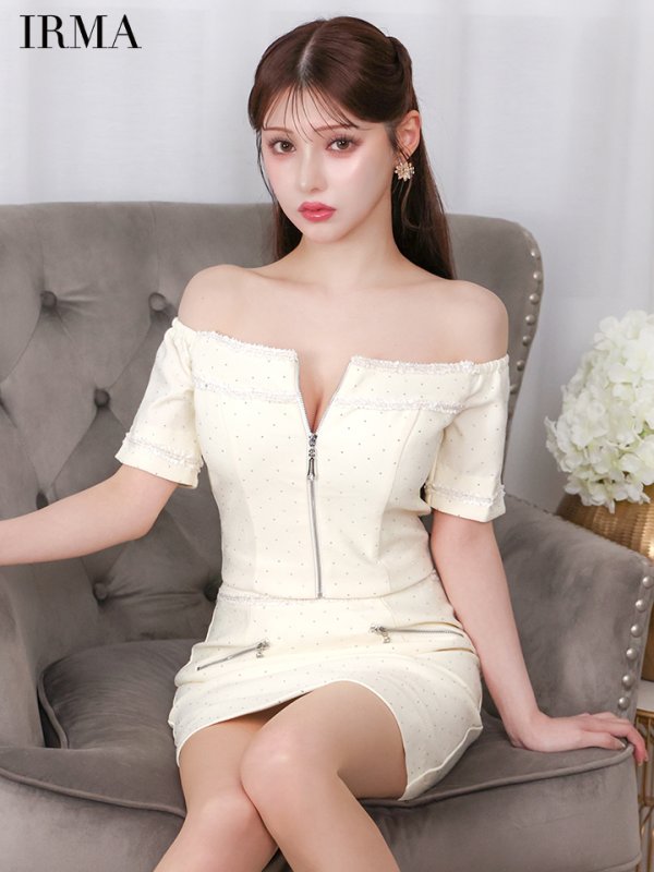 ホワイト モデル：ももか　身長：156cm　着用サイズ：XSサイズ