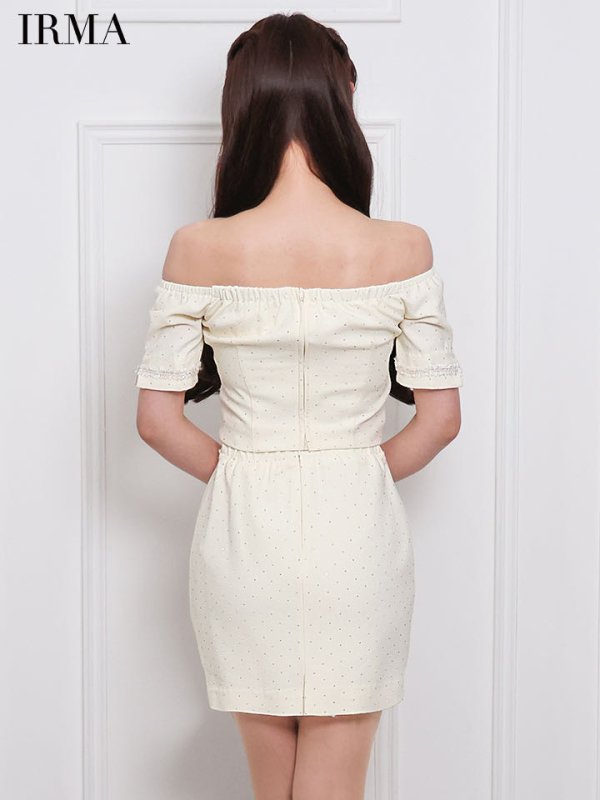 ホワイト モデル：ももか　身長：156cm　着用サイズ：XSサイズ