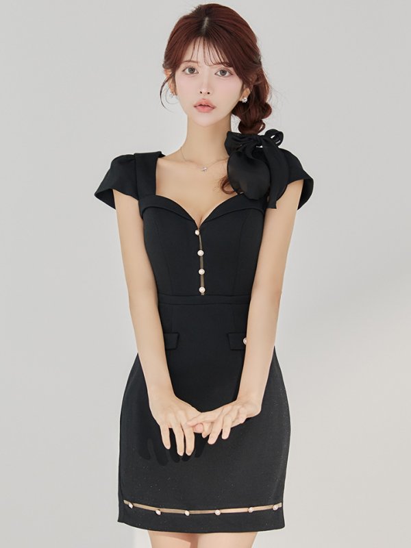 ブラック モデル:まりん 身長:164cm 着用サイズ:Sサイズ