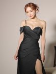 ブラック モデル：真優川咲　身長：158cm　着用サイズ：Sサイズ