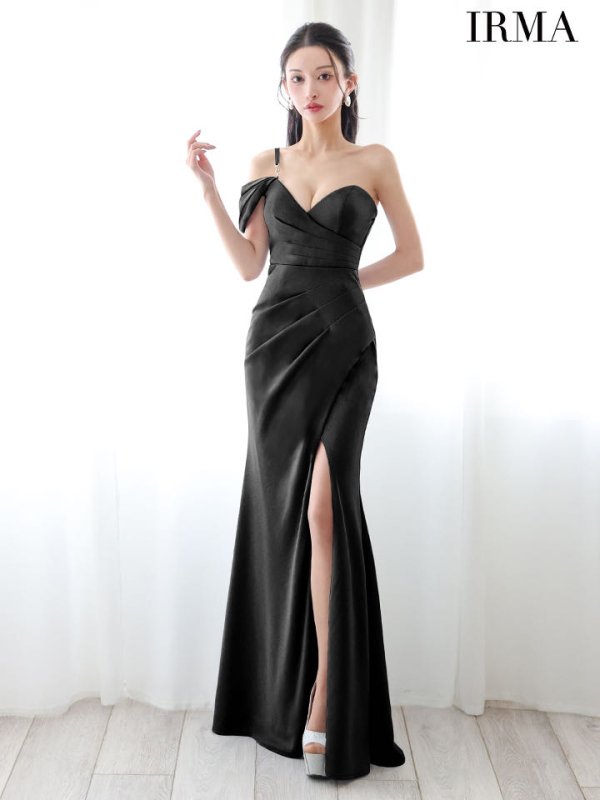 ブラック モデル：まおちゃる　身長：158cm　着用サイズ：Mサイズ