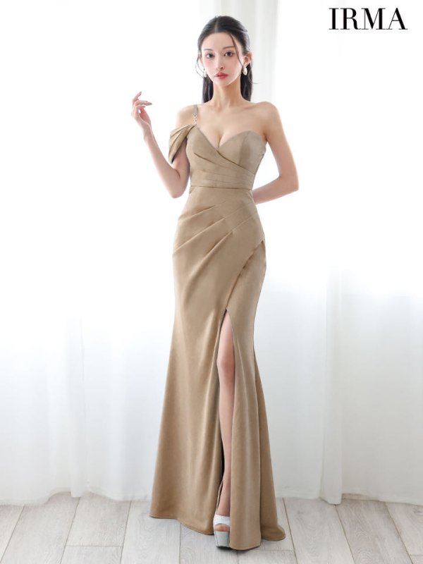 ブロンズ モデル：まおちゃる　身長：158cm　着用サイズ：Mサイズ