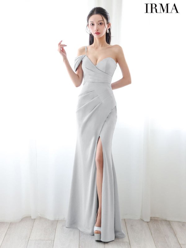 シルバー モデル：まおちゃる　身長：158cm　着用サイズ：Mサイズ