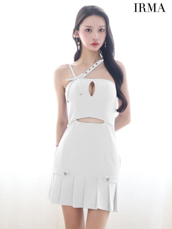 ホワイト モデル：まおちゃる　身長：158cm　着用サイズ：Sサイズ