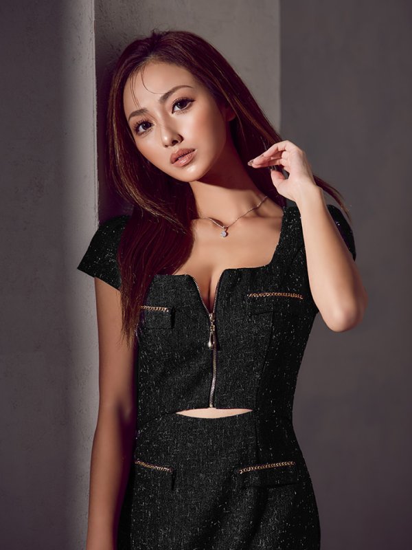 ブラック モデル：カレン　身長：153cm 着用サイズ：7号(Sサイズ)