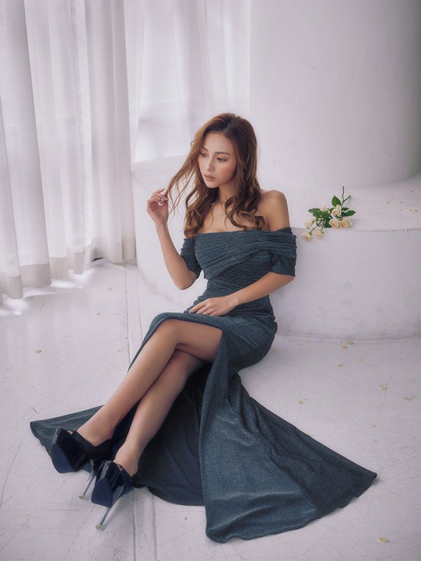 ダークスティール　モデル：カレン　身長：165cm　着用サイズ：Sサイズ