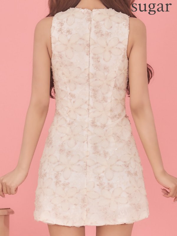 ピンク　モデル：三上悠亜　身長：159cm　着用サイズ：Sサイズ