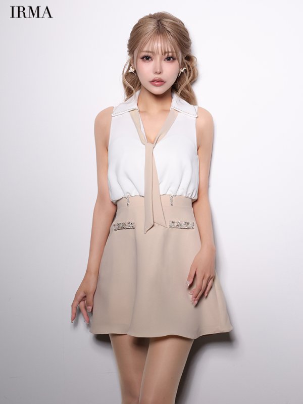 ホワイトxベージュ　モデル：如月れい　身長：156cm　着用サイズ：Sサイズ