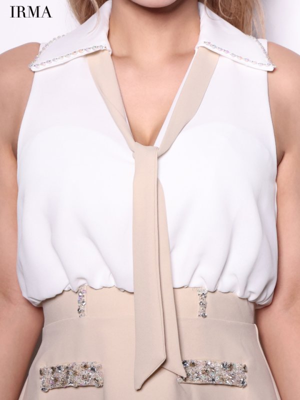 ホワイトxベージュ　モデル：如月れい　身長：156cm　着用サイズ：Sサイズ