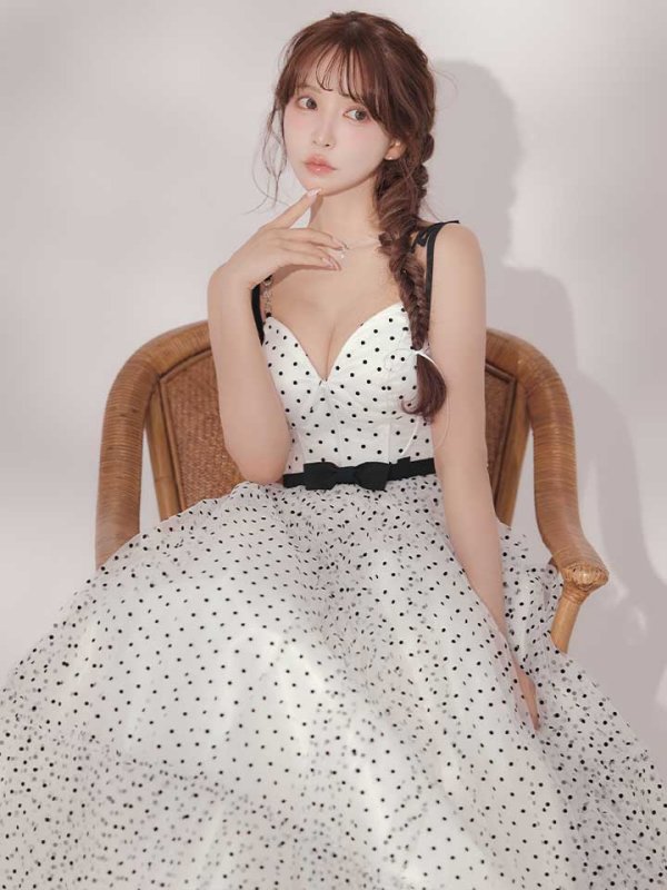 ホワイト　モデル：三上悠亜　身長：159cm　着用サイズ：Sサイズ