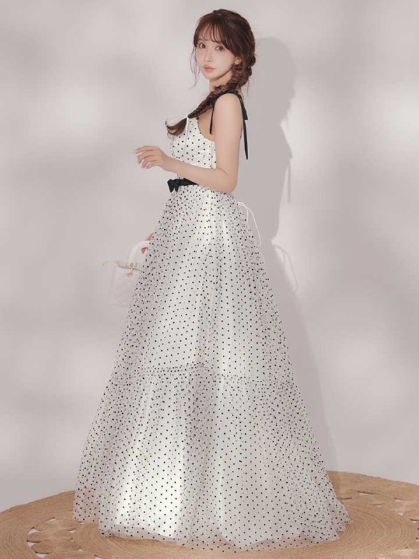 ホワイト　モデル：三上悠亜　身長：159cm　着用サイズ：Sサイズ