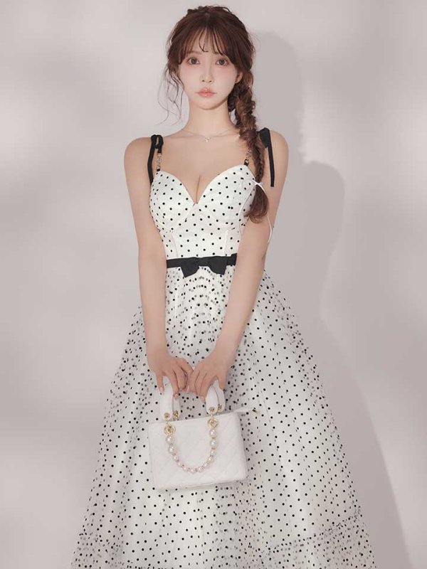 ホワイト　モデル：三上悠亜　身長：159cm　着用サイズ：Sサイズ