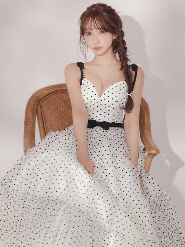 ホワイト　モデル：三上悠亜　身長：159cm　着用サイズ：Sサイズ