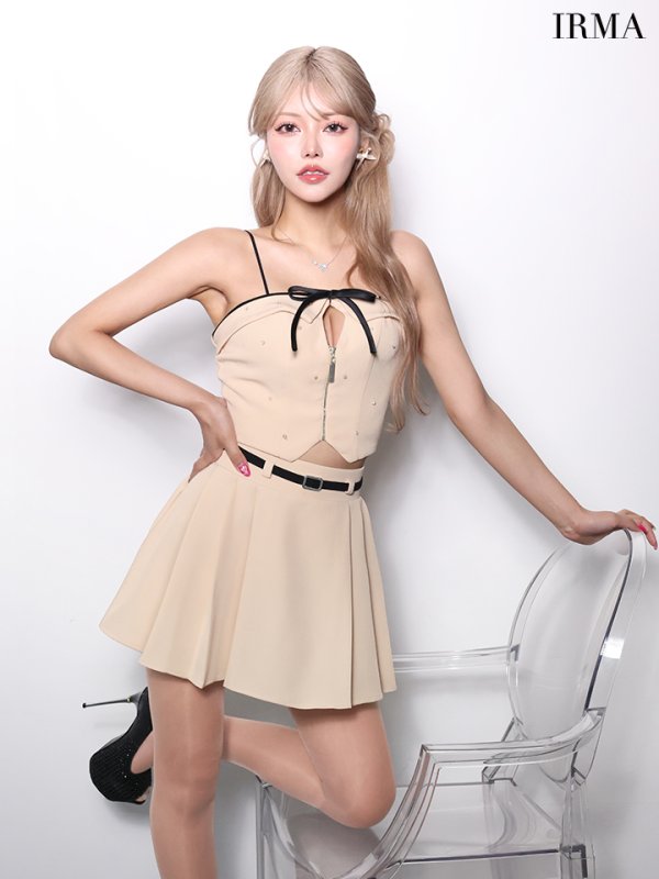 ベージュ　モデル：如月れい　身長：156cm　着用サイズ：Sサイズ