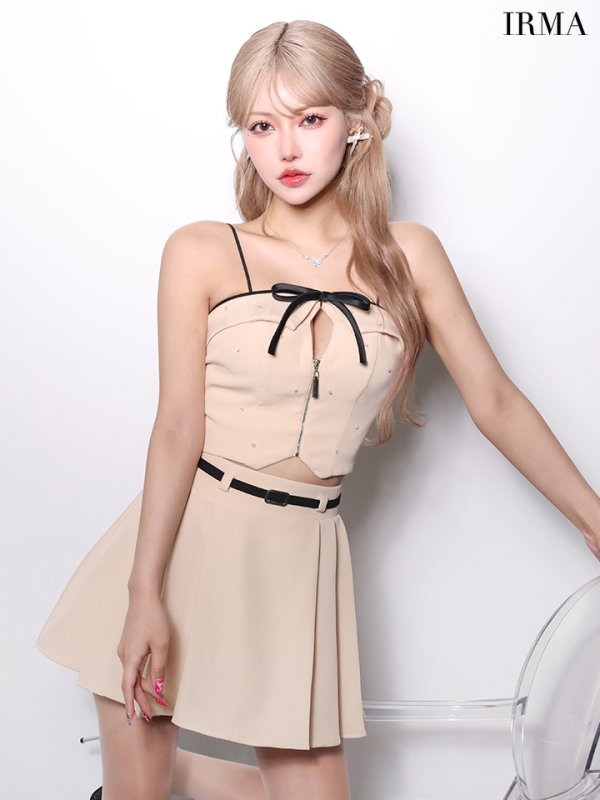 ベージュ　モデル：如月れい　身長：156cm　着用サイズ：Sサイズ