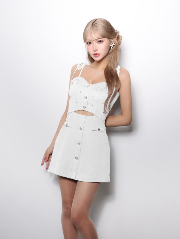 ホワイト　モデル：如月れい　身長：156cm　着用サイズ：Sサイズ