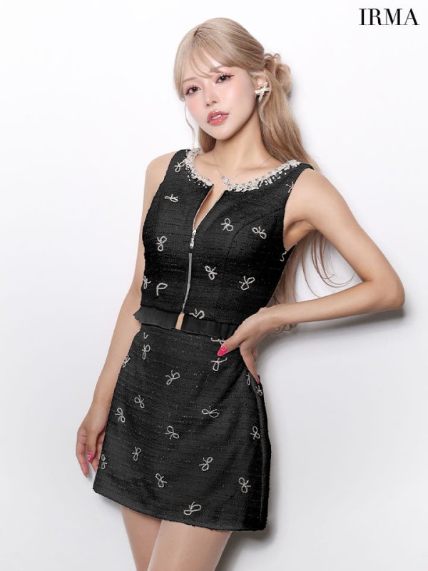 ブラック　モデル：如月れい　身長：156cm　着用サイズ：Sサイズ