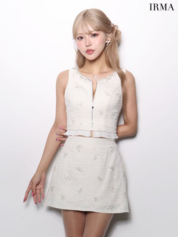 ホワイト　モデル：如月れい　身長：156cm　着用サイズ：Sサイズ