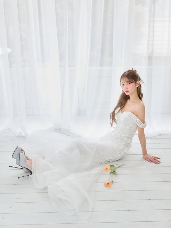 ホワイト　モデル：るりぴ　身長：162cm　着用サイズ：Sサイズ