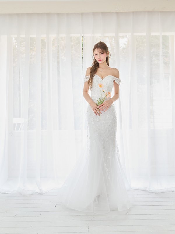 ホワイト　モデル：るりぴ　身長：162cm　着用サイズ：Sサイズ