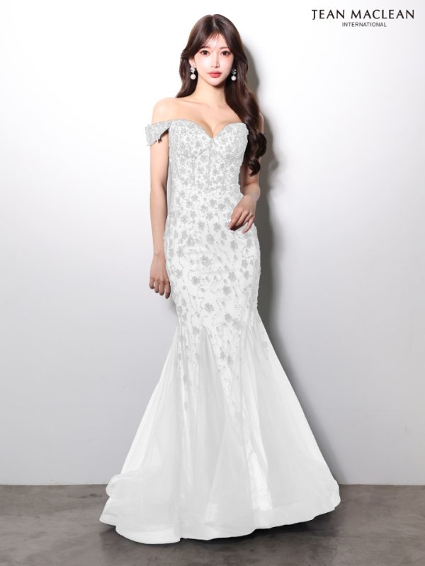 ホワイト　モデル：みほ　身長：162cm　着用サイズ：Mサイズ