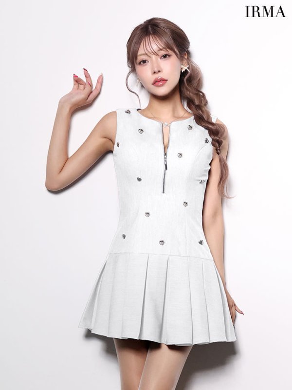 ホワイト　モデル：如月れい　身長：167cm　着用サイズ：Sサイズ
