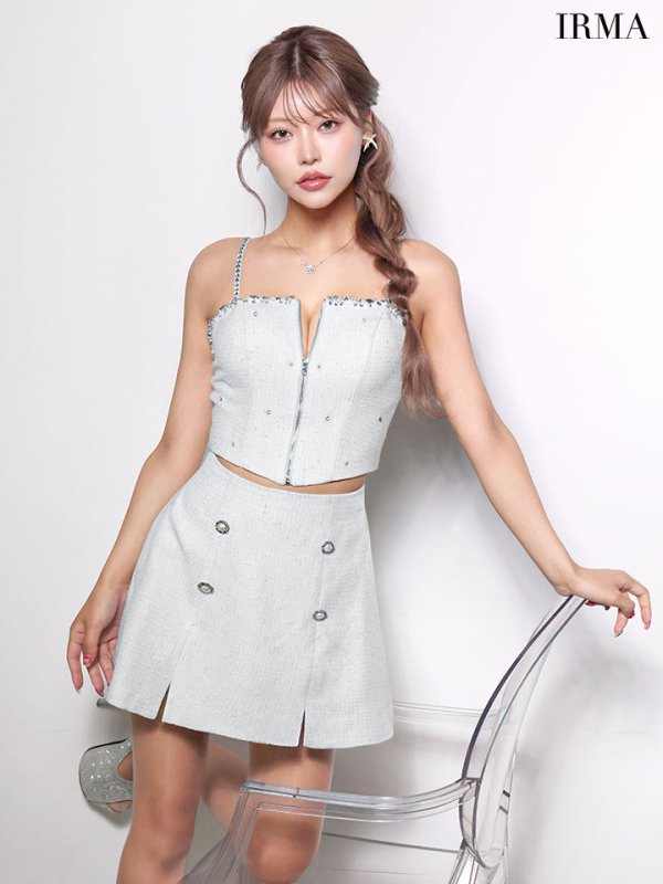 ホワイト　モデル：如月れい　身長：156cm　着用サイズ：Sサイズ