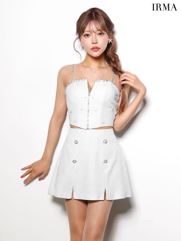 ホワイト　モデル：如月れい　身長：156cm　着用サイズ：Sサイズ