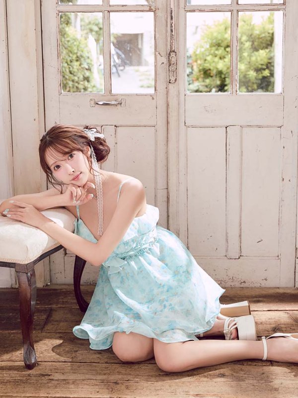 ブルー　モデル：三上悠亜　身長：159cm　着用サイズ：Sサイズ