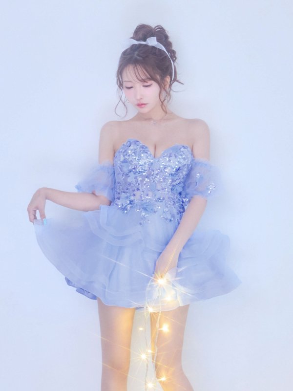 ブルー　モデル：三上悠亜　身長：159cm　着用サイズ：Sサイズ