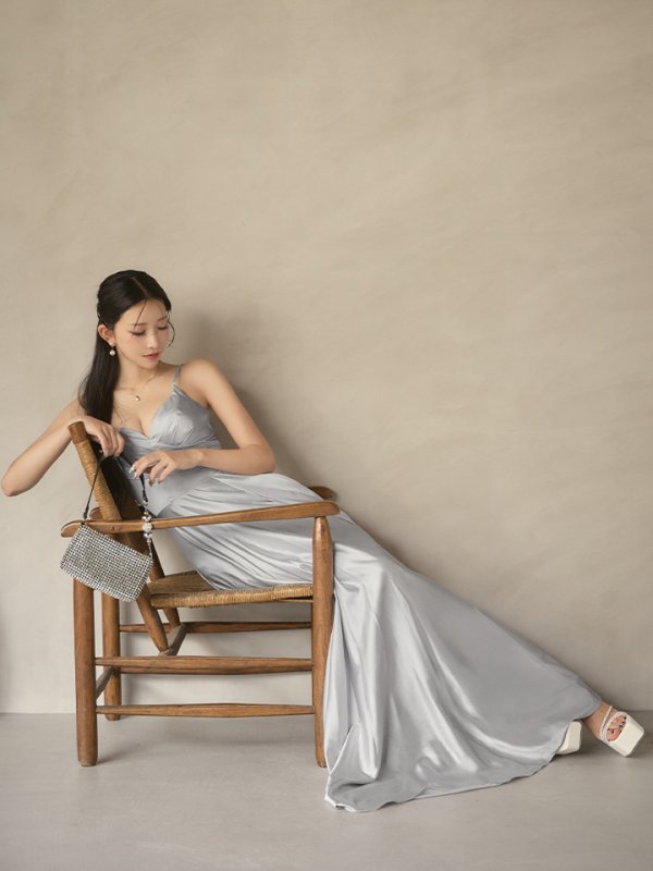 シルバー　モデル：ゆいぴす　身長：170cm　着用サイズ：Sサイズ