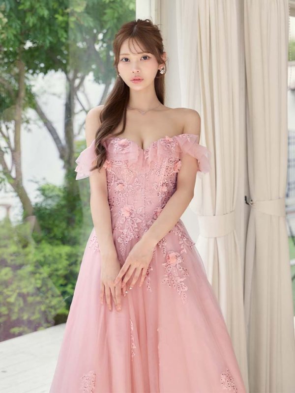 ピンクベージュ　モデル：るりぴ　身長：165cm　着用サイズ：Sサイズ