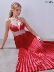 レッド　モデル：リサ　身長：164cm　着用サイズ：Mサイズ