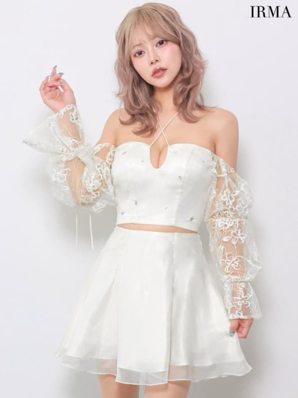 ホワイト　モデル：如月れい　身長：156cm　着用サイズ：Sサイズ
