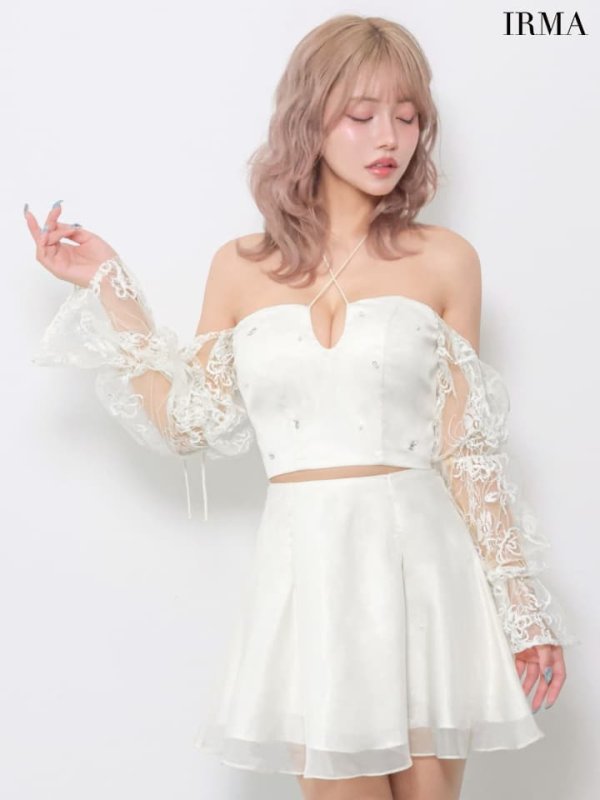ホワイト　モデル：如月れい　身長：156cm　着用サイズ：Sサイズ