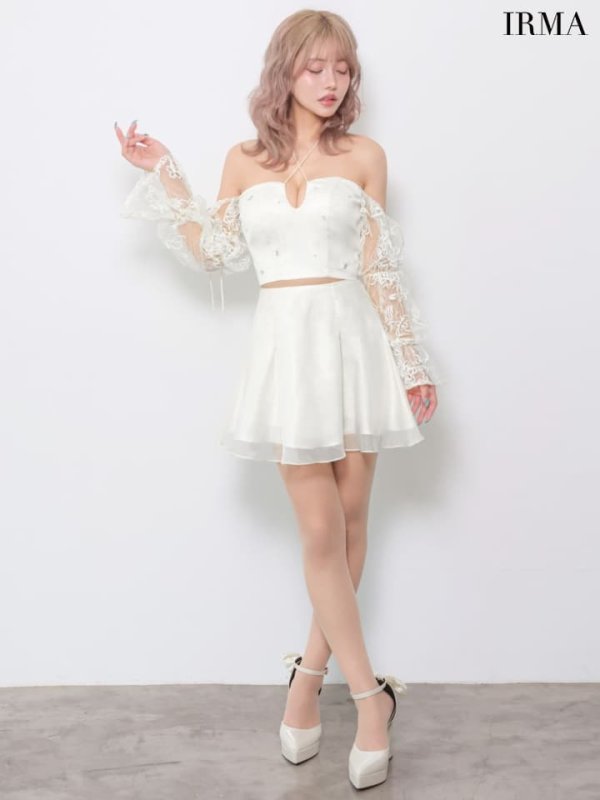 ホワイト　モデル：如月れい　身長：156cm　着用サイズ：Sサイズ