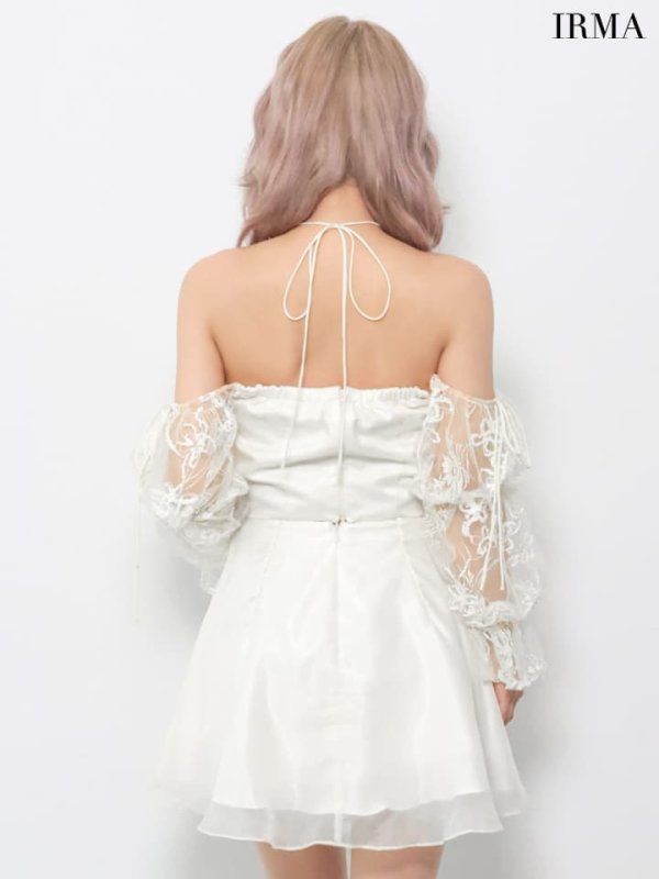 ホワイト　モデル：如月れい　身長：156cm　着用サイズ：Sサイズ