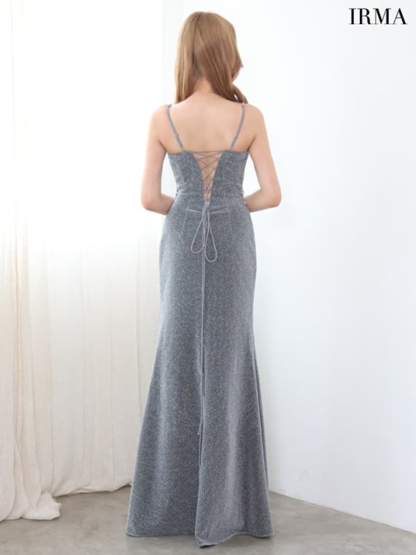 ダークスティール　モデル：リサ　身長：164cm　着用サイズ：Mサイズ