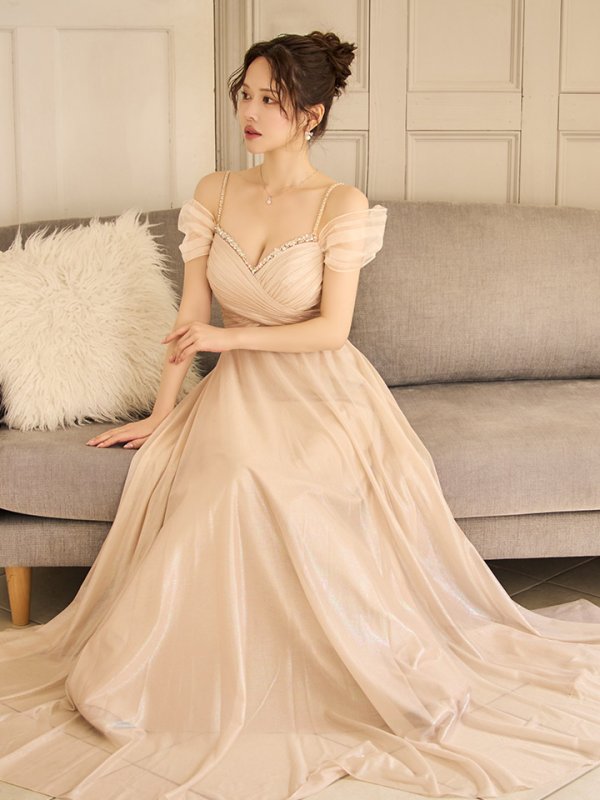 ベージュ モデル：ゆめ　身長：160cm　着用サイズ：Sサイズ