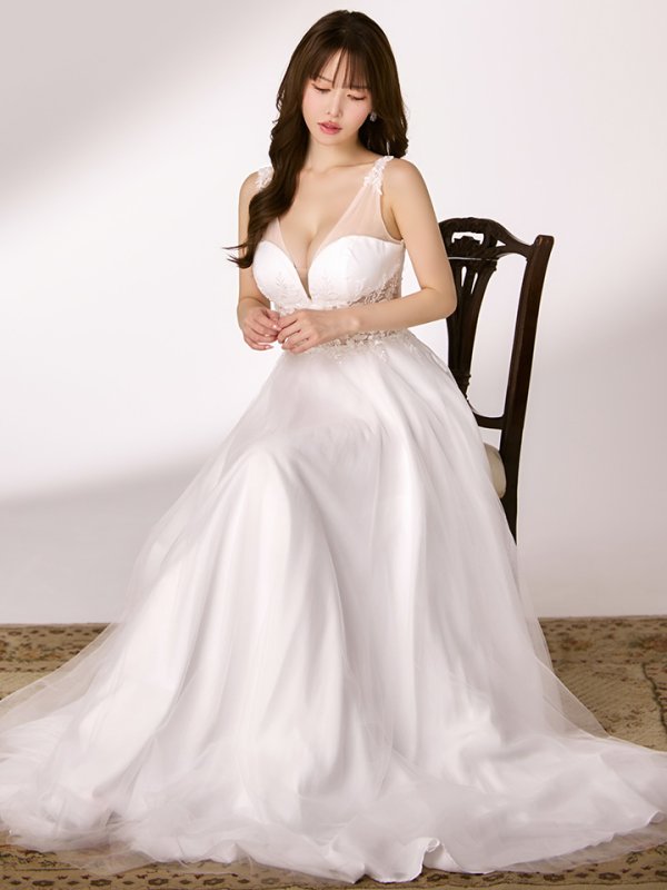 ホワイト　モデル：ゆめ　身長：160cm　着用サイズ：Sサイズ