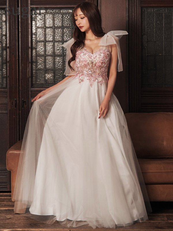 ホワイト モデル：真優川咲　身長：158cm　着用サイズ：Sサイズ